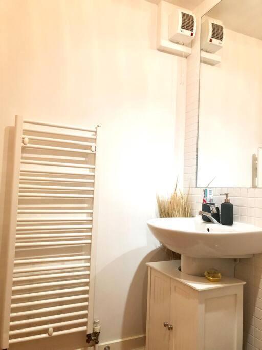Modern Spacious Retreat Full Fibre Wi-Fi & Free Parking EDI Exterior foto